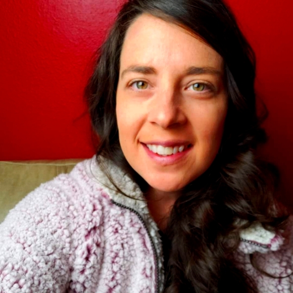 Meet your Posher, Amanda - Picture 3 of 3